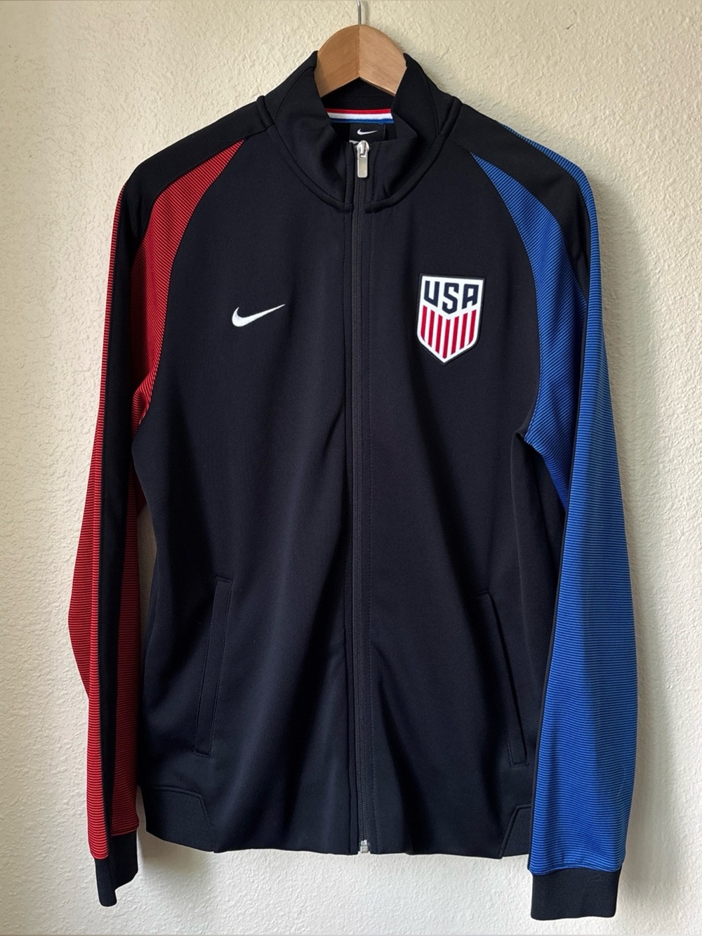 Nike Men’s USA Soccer Track Jacket, Black/Red/Blue, Full Zip Training Coat Large